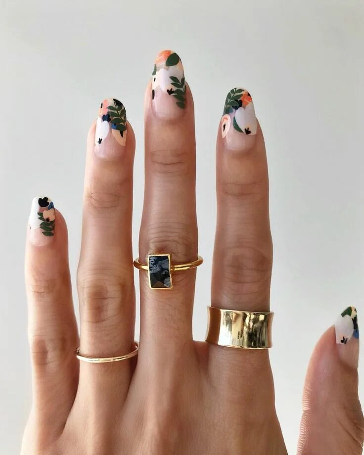 Креативные идеи маникюра Michelle Lee on Instagram: "Garden party! A closer look at my floral nails using