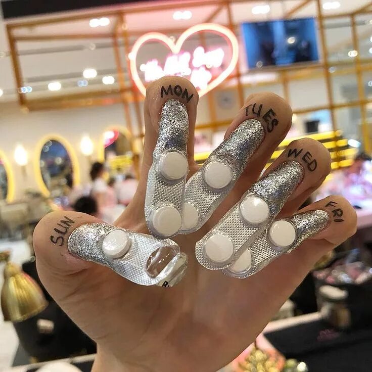 Креативные идеи маникюра 34+ Bold art style manicure Crazy nail art, Nail designs, Nail art designs