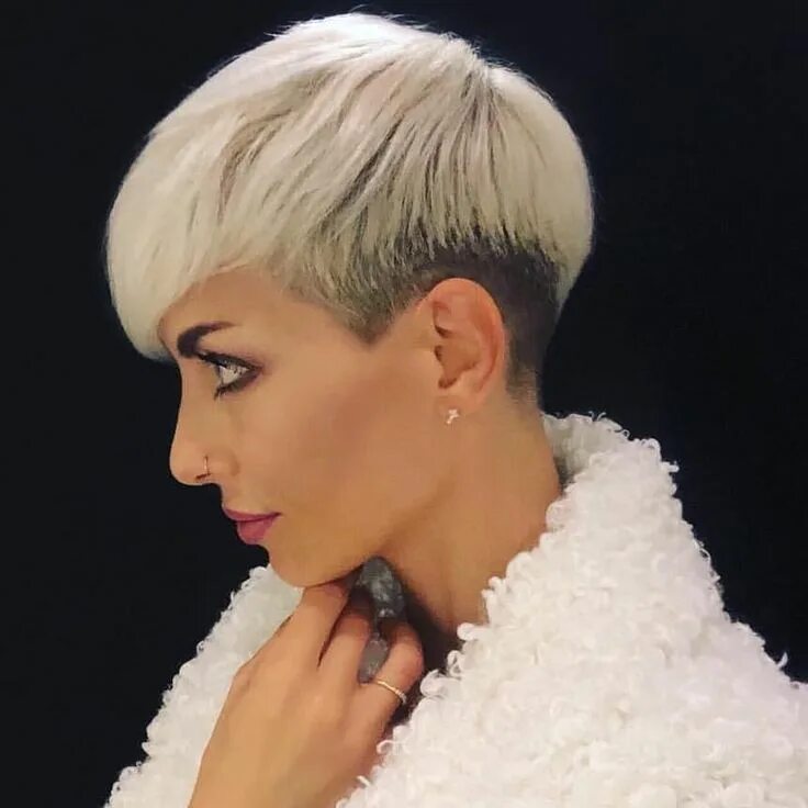 Креативные короткие стрижки для женщин Image may contain: 1 person, closeup Punk hair, Short hair styles, Short hair st