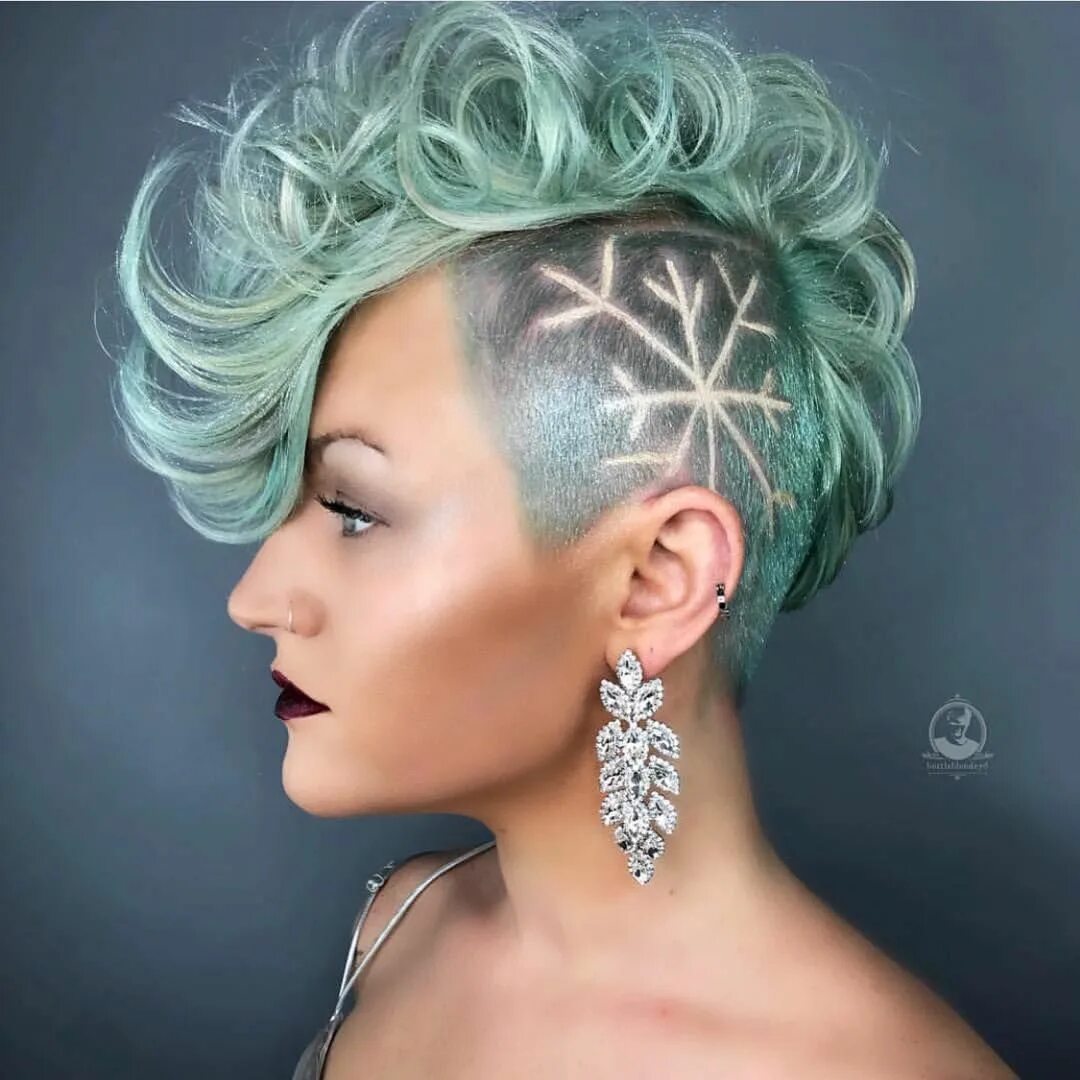 Креативные прически для женщин ♛ ✂ нαιя ѕтуℓєѕ ι ℓσσνє ✂ ♛ panosundaki Pin Uzun saç, Kısa saç kesimi, Mohawk sa