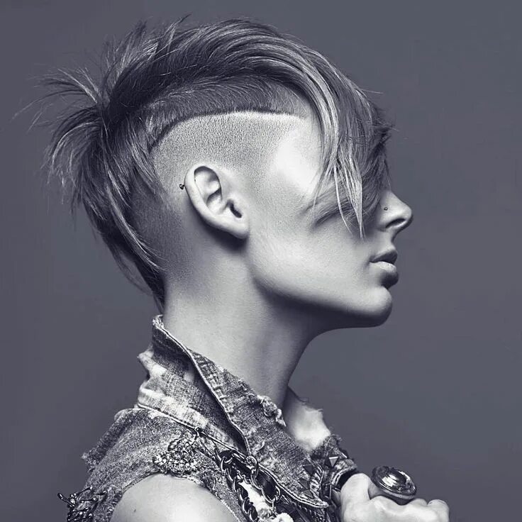 Креативные прически для женщин Mohawk Sneakers fashion, Mohawk, Sublime