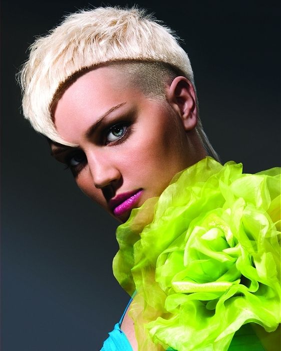 Креативные прически на короткие волосы Cool Short Hairstyles Ideas For Women 2018 Cool short hairstyles, Straight blond