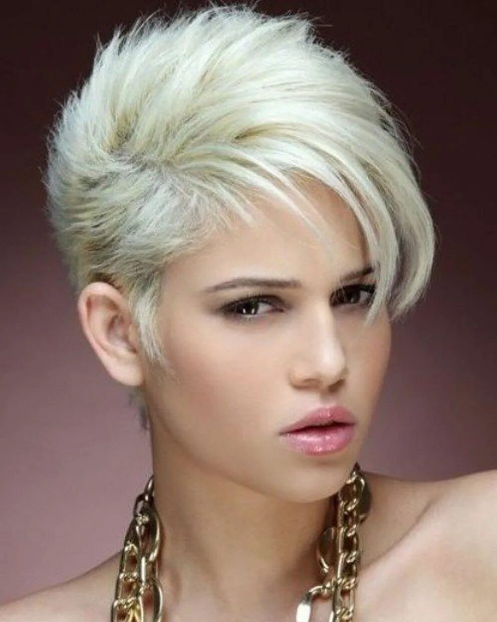 Креативные прически на короткие волосы женские Asymmetrical Short Hair 2018 Короткие стрижки, Прически, Стрижки на короткие вол