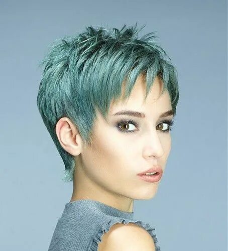 Креативные прически на короткие волосы женские e1c8d1ec6ce9719b8a0cf93c69dab9de Very short hair, Short hairstyles for thick hai