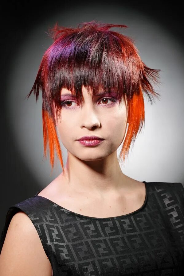 Креативные стрижки женские на средние love the purple/red Hairtrend