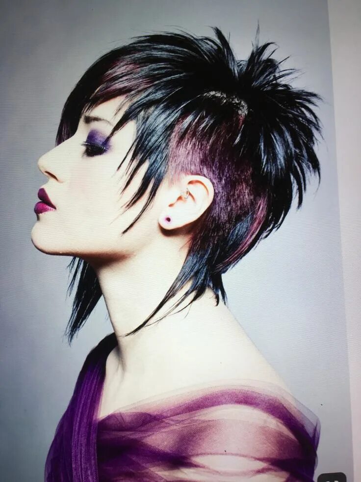 Креативные стрижки женские на средние Pin von Elena Balanina auf волосы Farbe für kurzes haar, Kurze haare, Haare