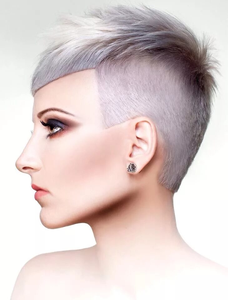 Креативные женские стрижки на короткие волосы Pin by Holly on Creative hair Hair cuts, Hair designs, Hair styles