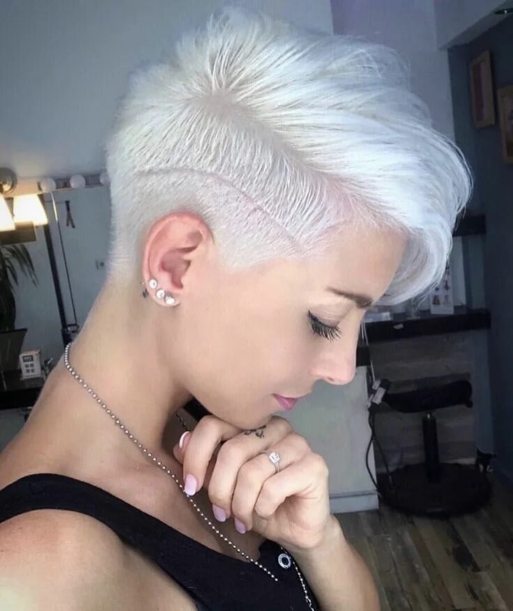 Креативные женские стрижки на короткие волосы #PixieCut From @Fanniewilkens Thin hair styles for women, Trendy short haircuts,