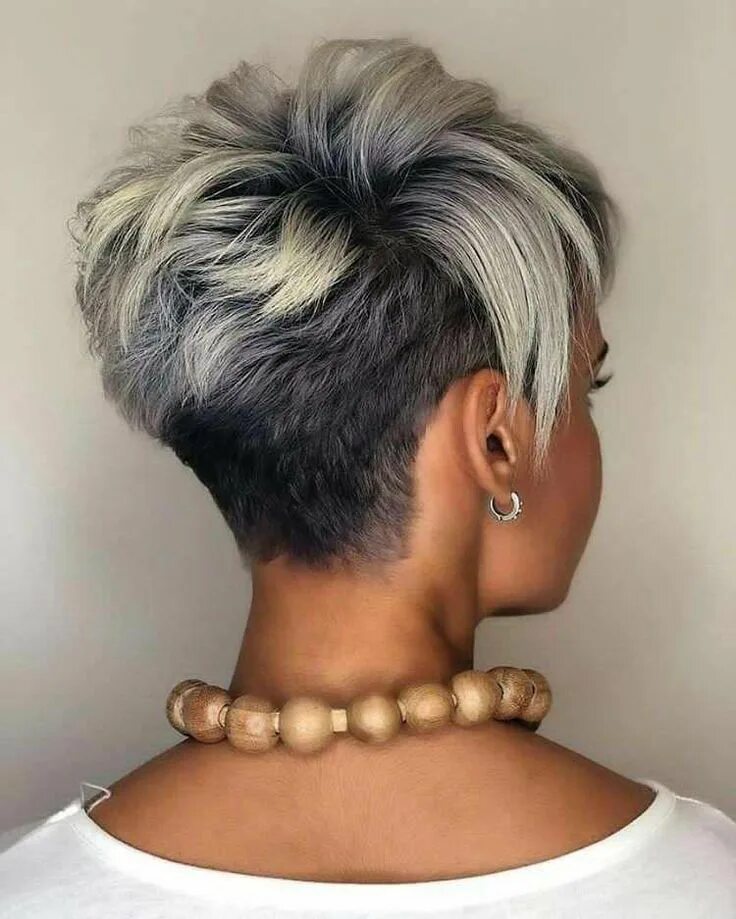 Креативные женские стрижки на короткие волосы Hair weaves are an excellent idea for those who fancy some braids, dreadlocks or