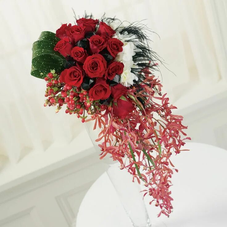 Креативный букет цветов фото Florist and Flower Shops Charleston Cross Lanes WV - Image viewer Bridal bouquet