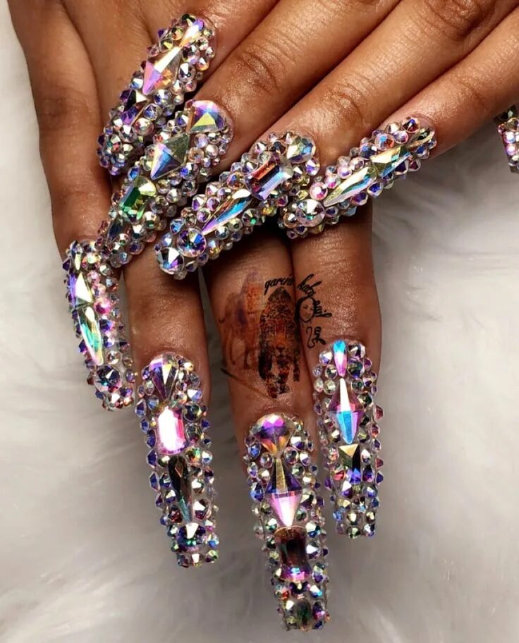 Креативный дизайн ногтей фото Pin by Tonisha on Nails Shiny nails designs, Rhinestone nails, Gorgeous nails