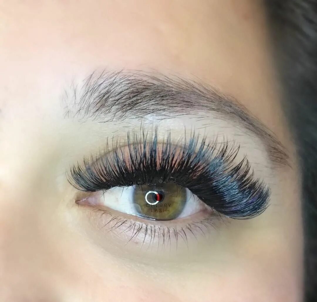 Креативный эффект наращивания ресниц фото Full Set of Volume Lashes $250 Russian volume eyelash extensions, .05mm, C curl.