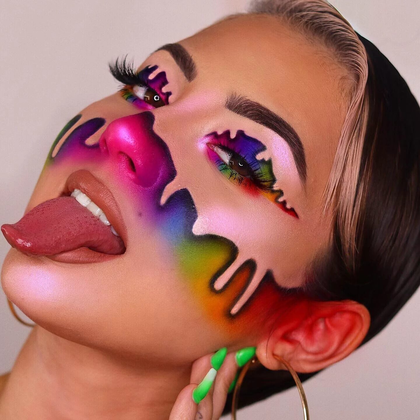 Креативный макияж Ashley Quiroz on Twitter Crazy makeup, Creative eye makeup, Eye makeup art