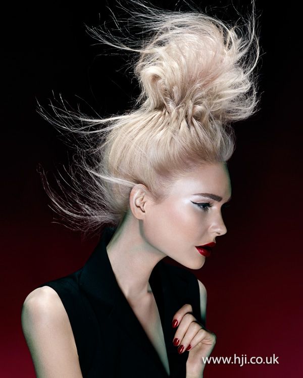 Креативный прически женские 2015 blonde top knot updo with braided detail - Hairstyle Gallery in 2024 Blonde