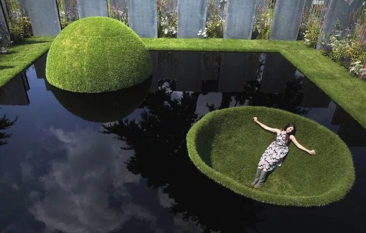 Креативный сад фото world vision garden_royal horticultural society flower show_hampton court_london