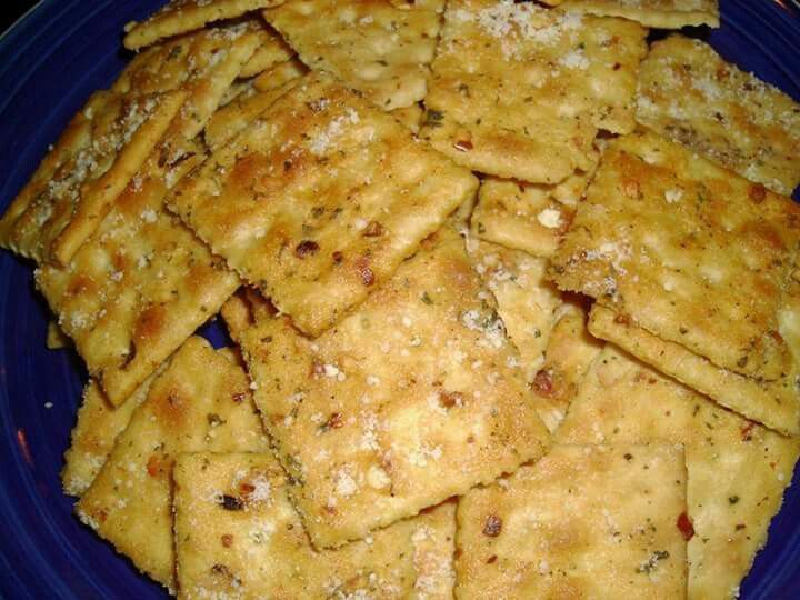 Крекер домашний рецепт с фото Pin by Shirley Jones on Appetizers Cracker recipes, Cooking recipes, Saltine cra