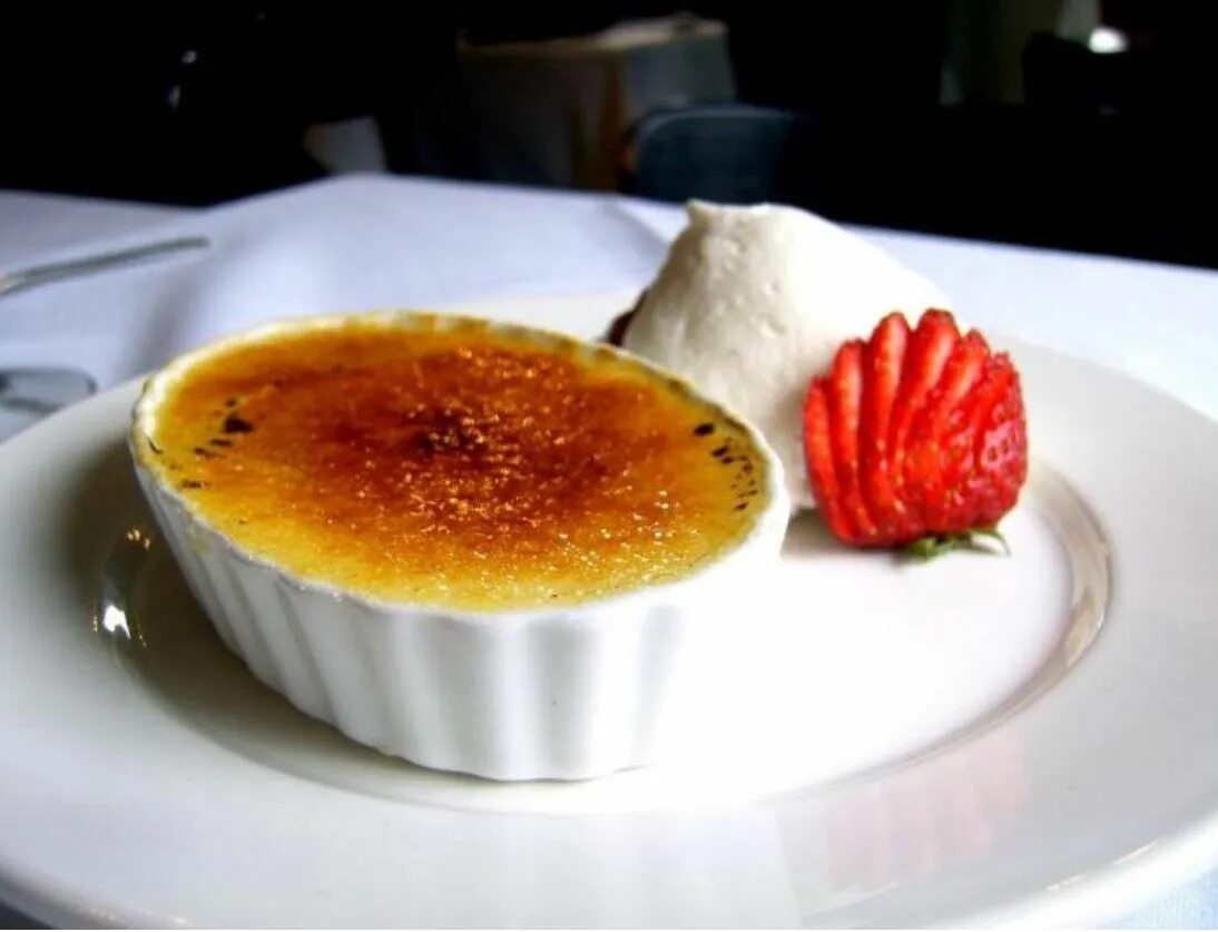 Крем брюле фото Crema catalana con salsa al limone Recipe Delicious desserts, Gourmet recipes, F