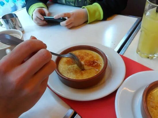 Крем брюле площадь чернышевского 3 фото Самый вкусный крем-брюле - Picture of Café des Deux Moulins, Paris - Tripadvisor
