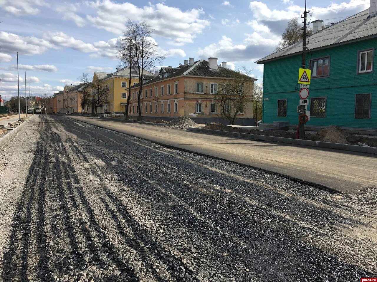 Крем брюле ул леона поземского 9 фото В Пскове начали асфальтировать улицы Леона Поземского и Труда. ФОТО : Псковская 