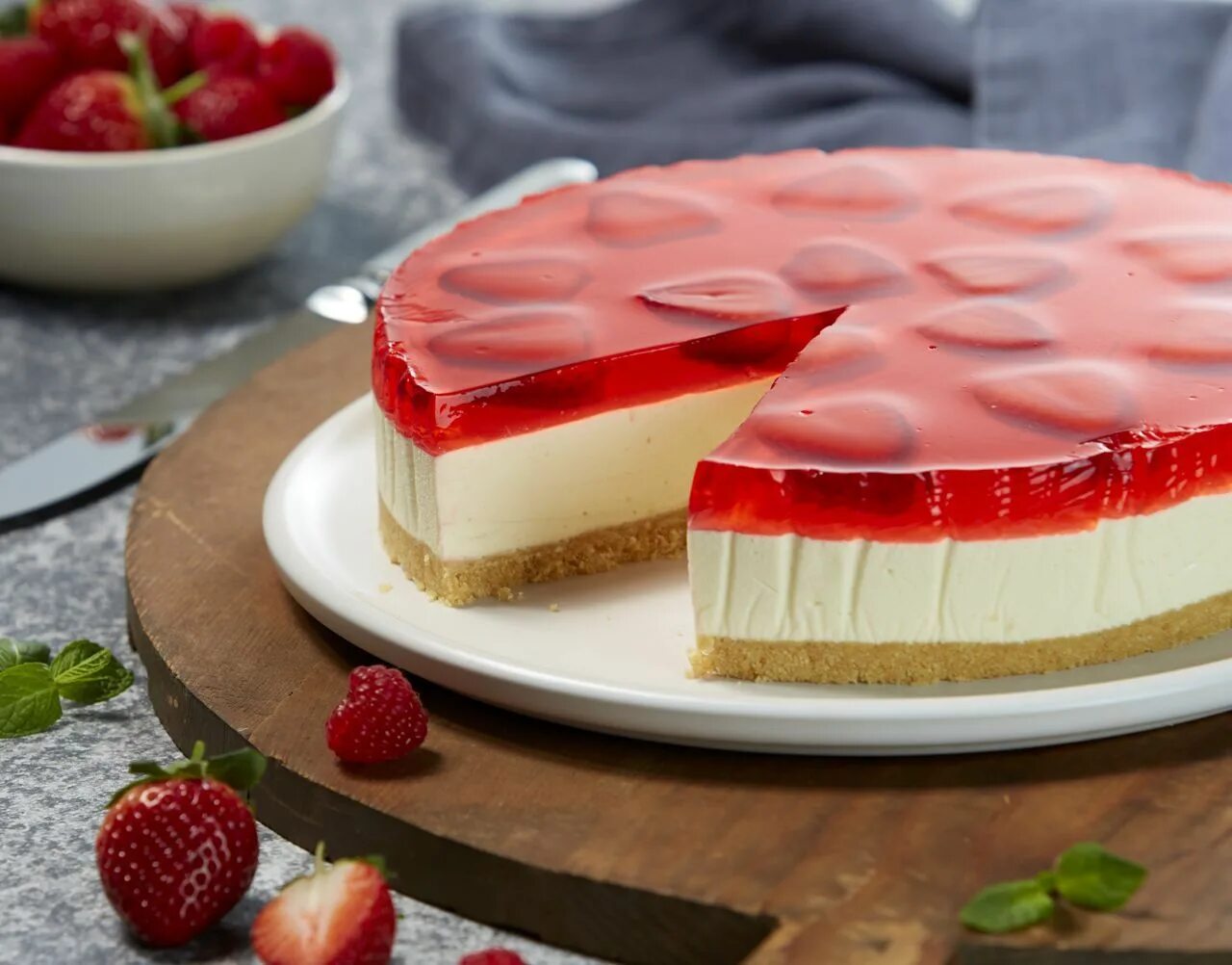Крем чизкейк для торта рецепт с фото Layered Strawberry Jelly Cheesecake Jelly cheesecake, Jelly recipes, Cheesecake 