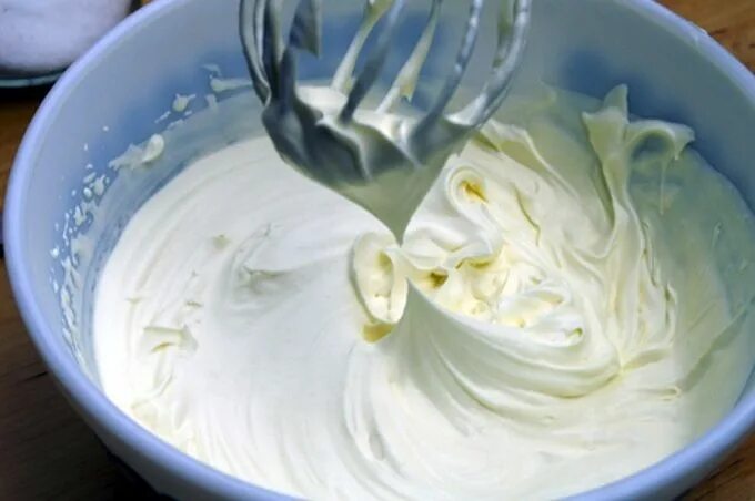 Крем из сметаны фото Thick cream for the cake Recipes with whipping cream, Making whipped cream, Crea