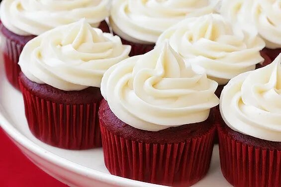 Крем капкейков рецепт с фото Red Velvet Cupcakes with Cream Cheese Frosting Gimme Some Oven Recipe Frosting r