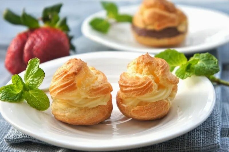 Крем профитроли рецепт с фото пошагово حلويات: كريم باف بالكاستر Chocolate pastry, Food, Cream puffs