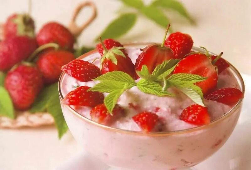 Крем с клубникой рецепт с фото Creamed cheese with berries ingredients: - 50 g of milk - 500 g of cottage chees