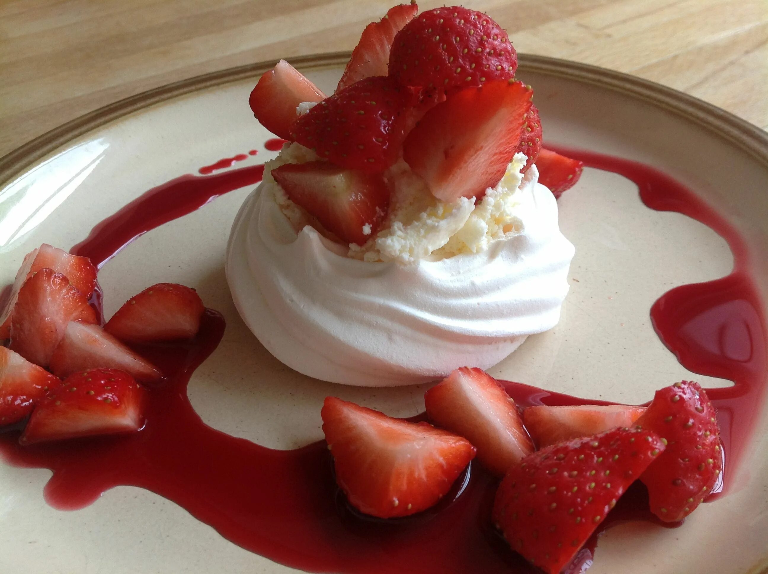 Крем с клубникой рецепт с фото Easy Summer Fruit Meringue Nest with Raspberry Coulis Raspberry coulis, Baking, 