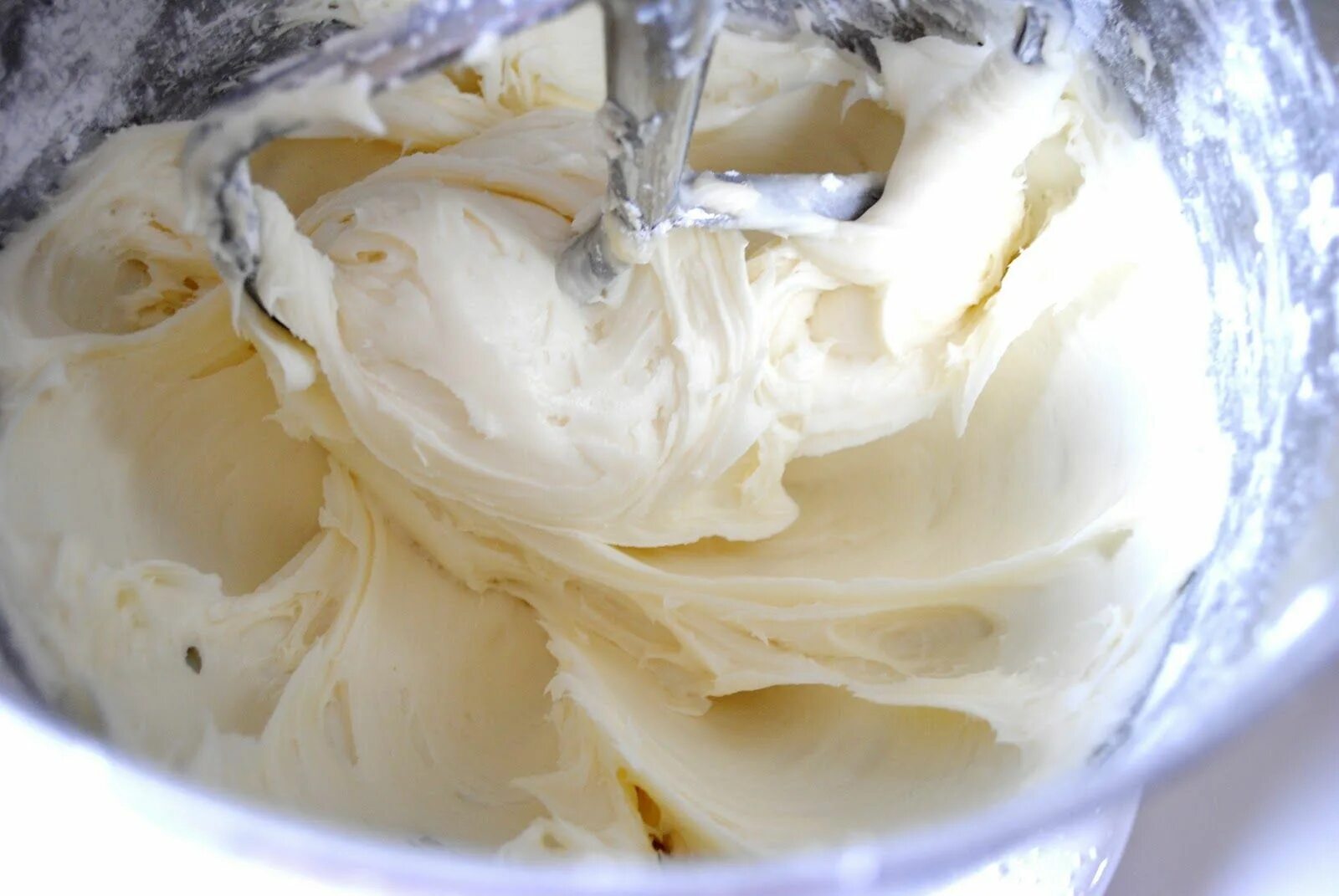 Крем сливки рецепт с фото Classic Cream Cheese Frosting (the best ever) - Simply Scratch Рецепт Замороженн