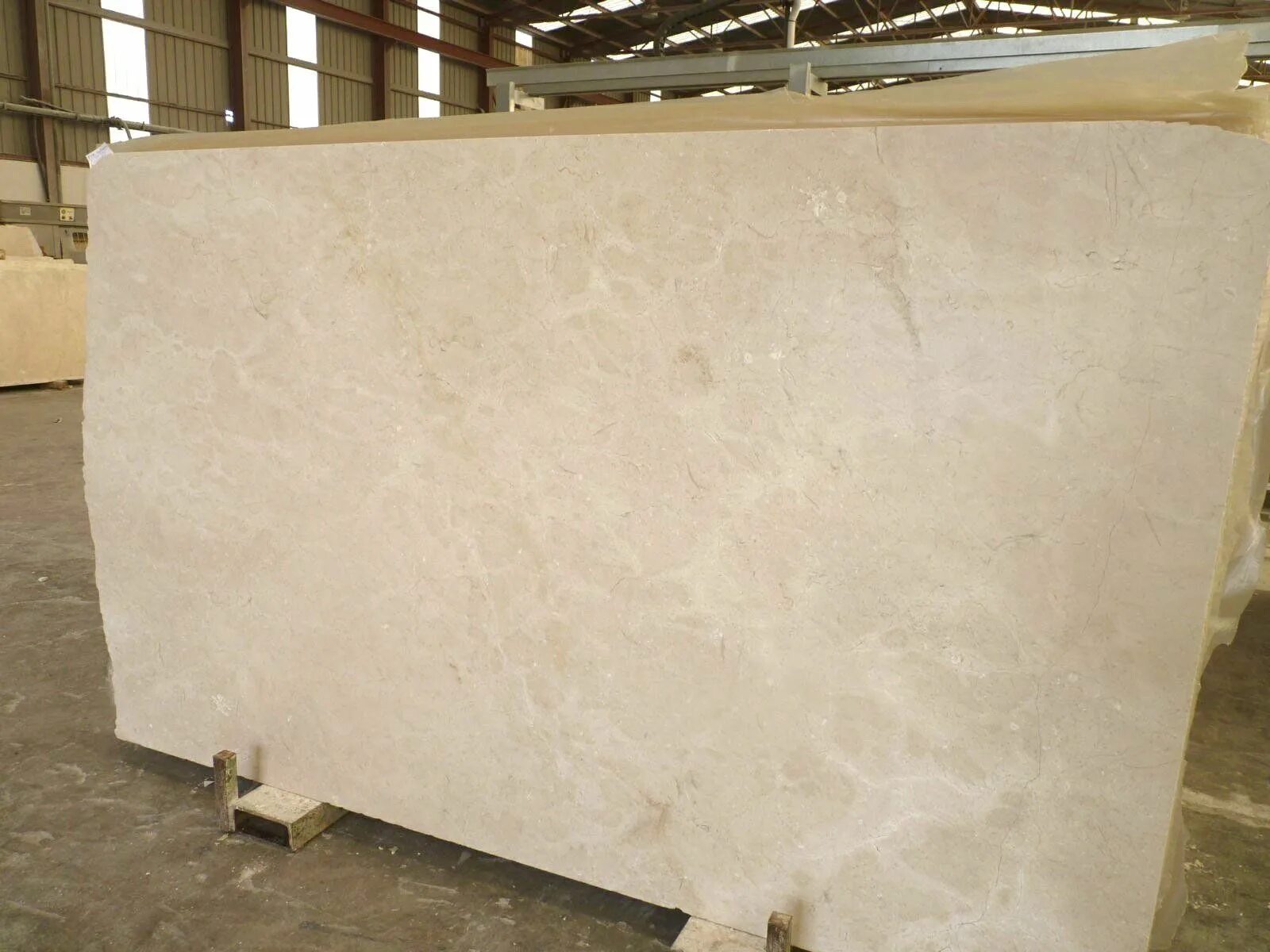 Крема марфил мрамор фото Tabla de mármol Crema Marfil Envejecido. Usos que podemos darle en #arquitectura