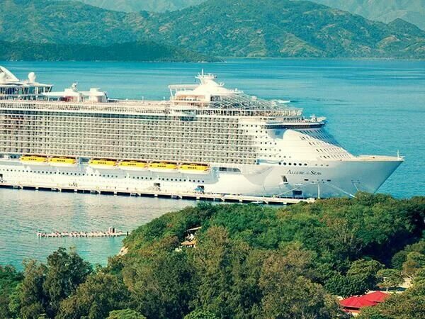 Круизное судно фото Royal Caribbean on Twitter Royal caribbean cruise lines, Royal caribbean cruise,