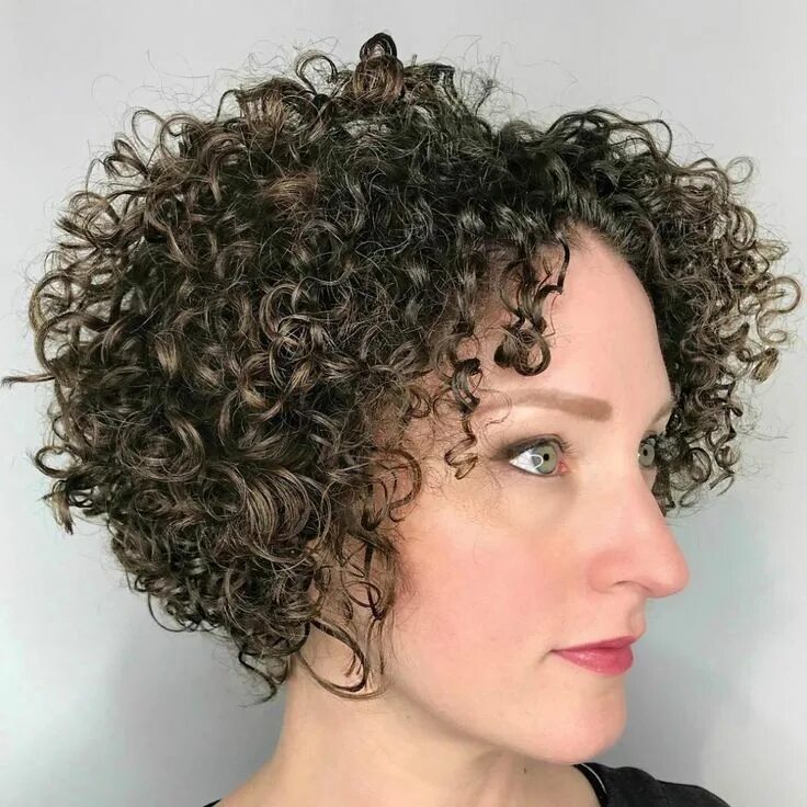 Крупная химическая завивка на короткие волосы фото 50 Top Curly Bob Hairstyle Ideas for Every Type of Curl to Try in 2024 Curly hai