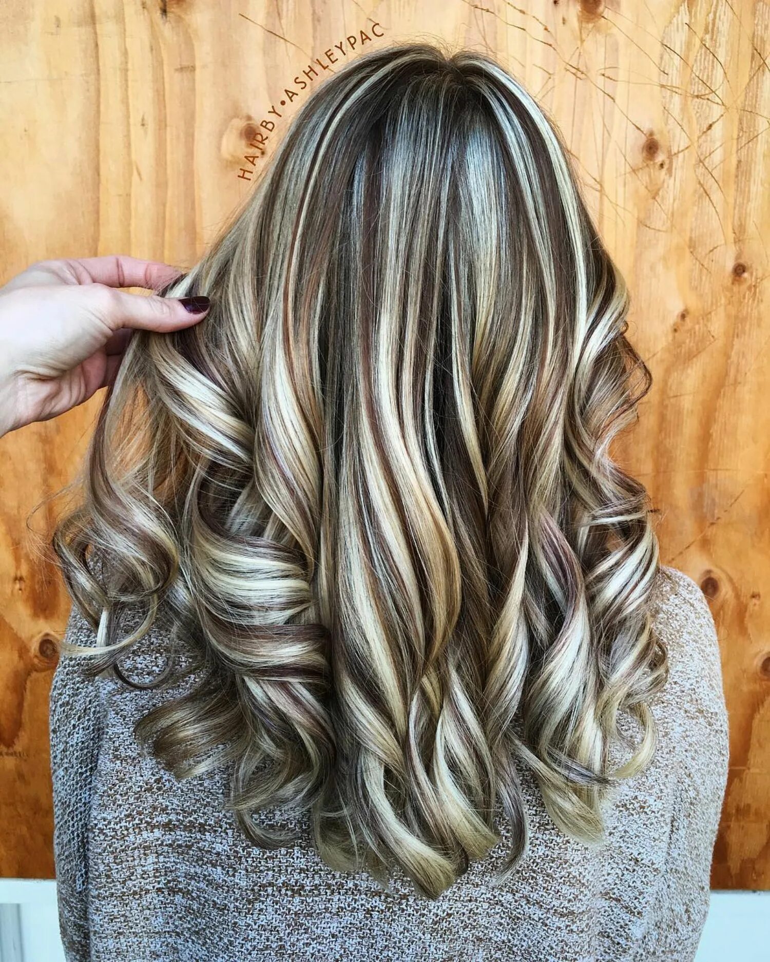 Крупное мелирование фото на средние 50 Light Brown Hair Color Ideas with Highlights and Lowlights Brown hair with bl