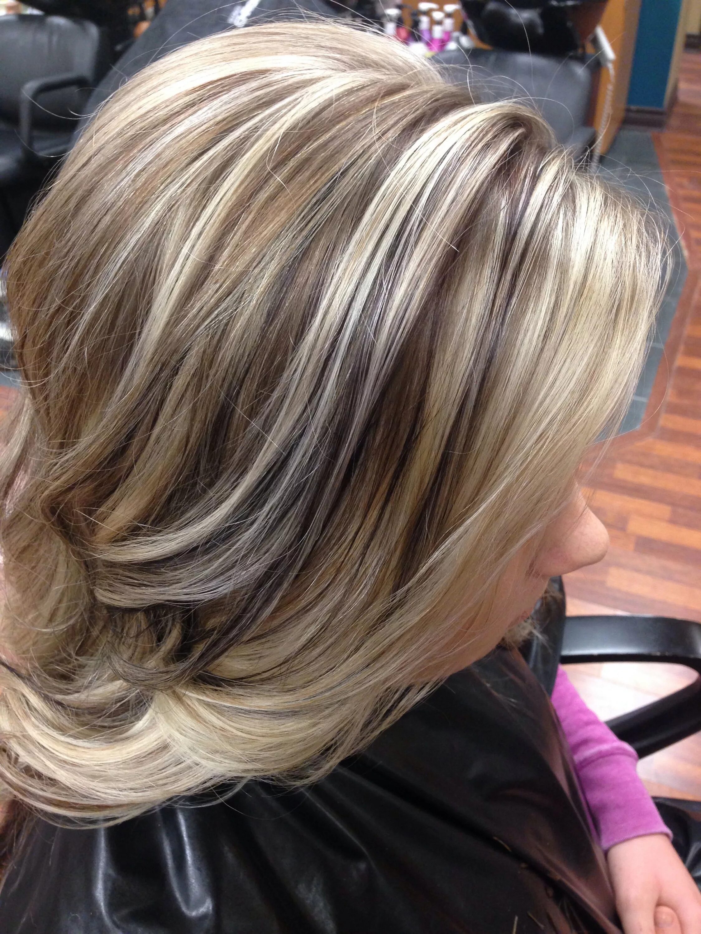 Крупное мелирование на средние волосы фото Dimensional blonde highlights. Blonde hair color, Medium blonde hair, Hair pictu