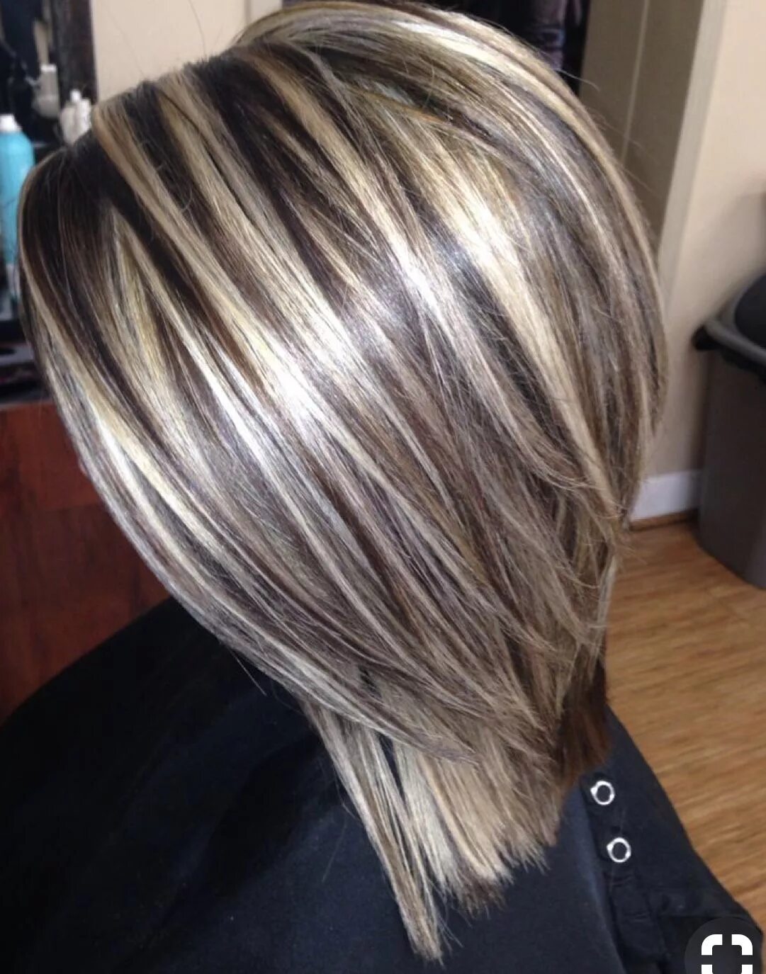 Крупное мелирование на средние волосы фото Blonde highlights on brown hair Brown blonde hair, Hair color highlights, Brown 