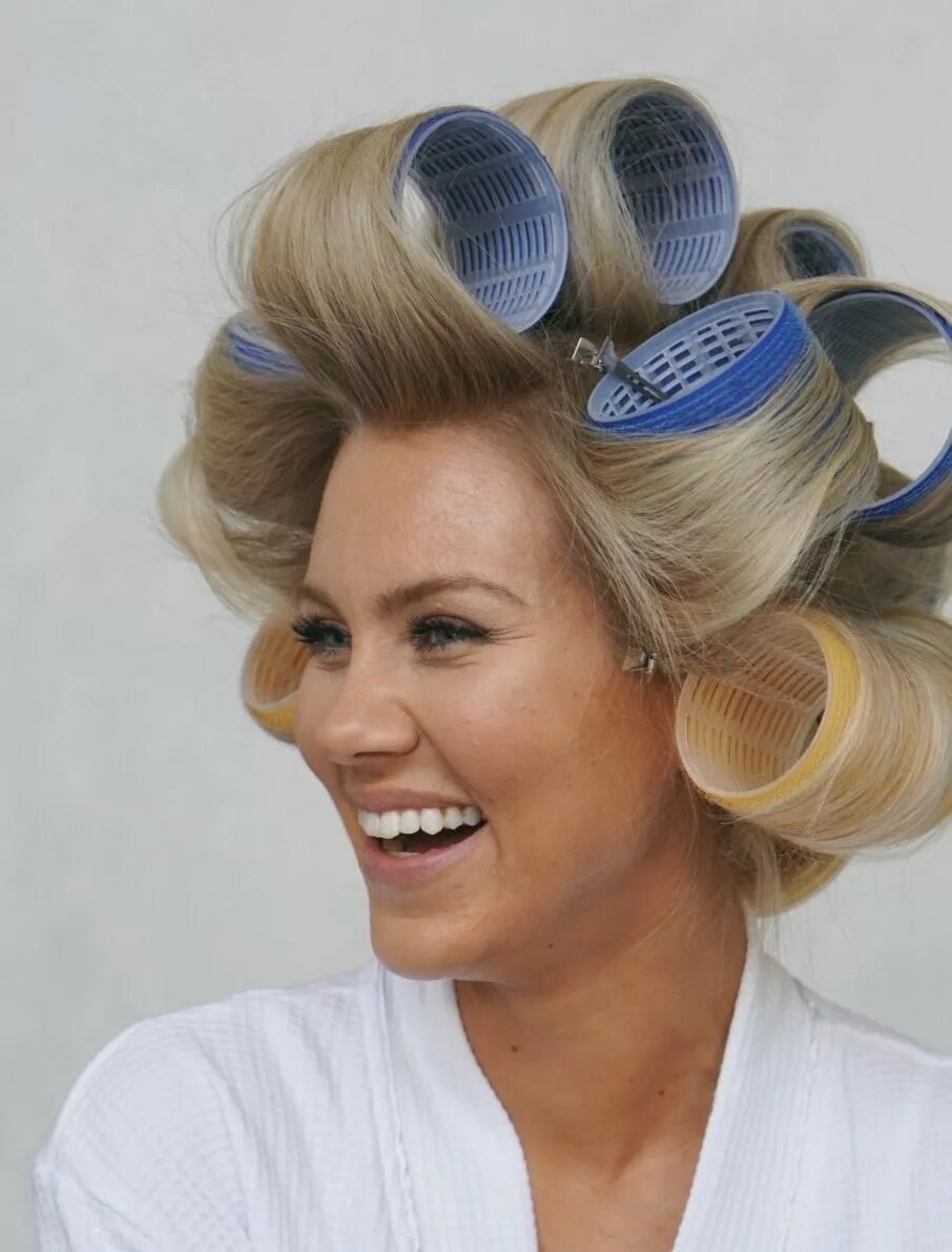 Крупные бигуди фото до и после Happy to be set Hair rollers, Big hair rollers, Curly hair styles