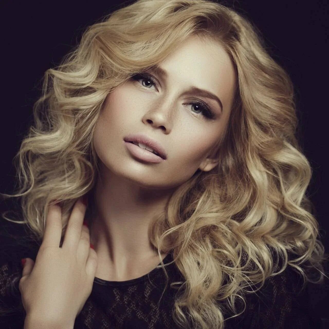 Крупные локоны фото на средние Как сделать голливудские локоны в домашних условиях: 9 пошаговых инструкций с фо