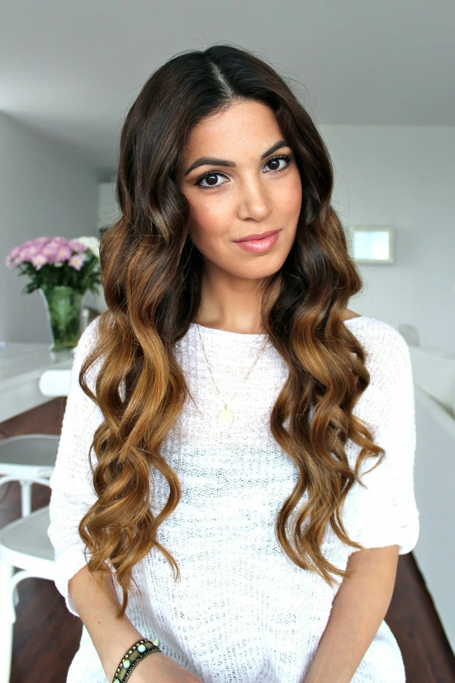 Крупные локоны на длинные волосы фото Soft Bouncy Curls Tutorial - Negin Mirsalehi Bouncy curls, Hair, Beautiful hair