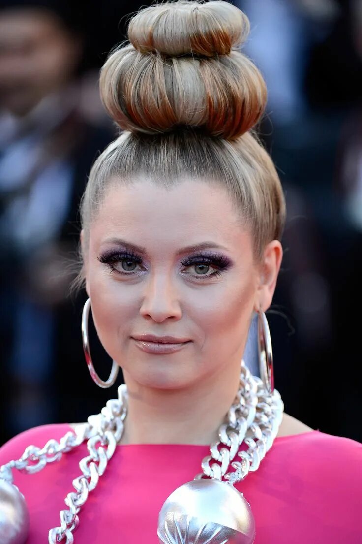 Крупные прически Elena Lenina - love this crazy hair! in 2024 Bun hairstyles, Bun hairstyles for 