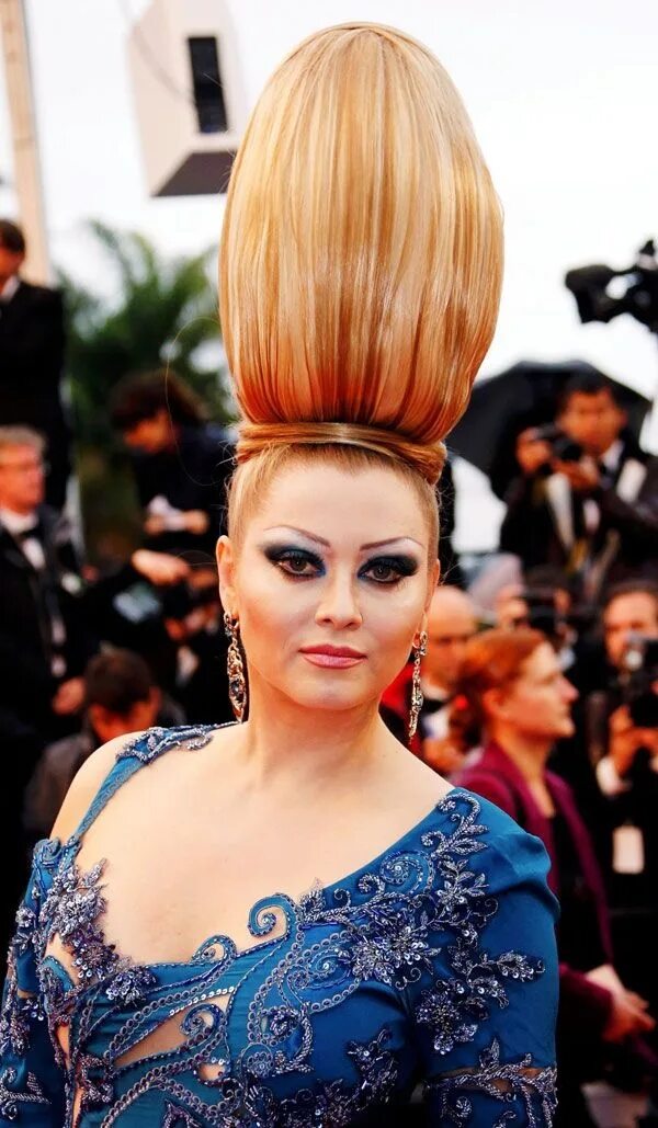 Крупные прически Elena-Lenina y su peinado supercool. Hair extensions best, Carnival hairstyles, 