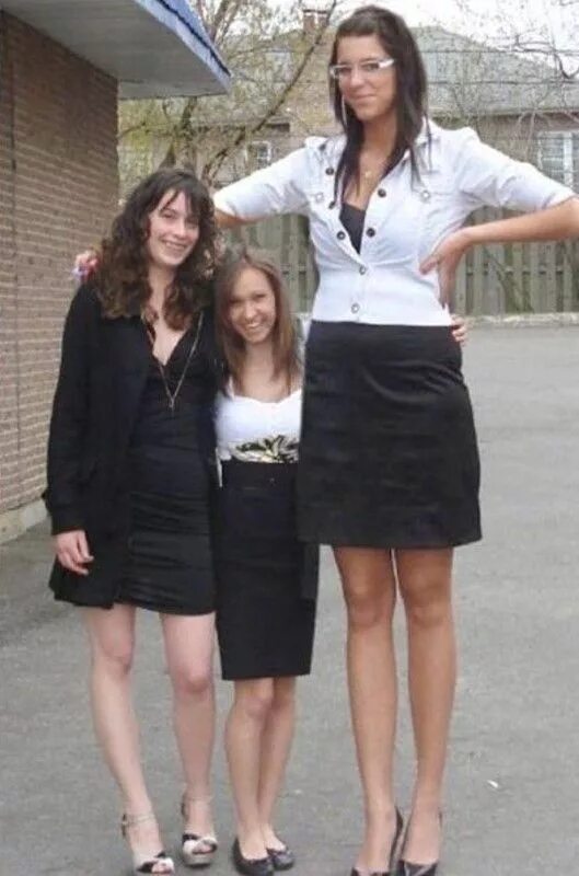 Крупные высокие женщины фото Very Tall Women Tall girl, Tall women, Tall people