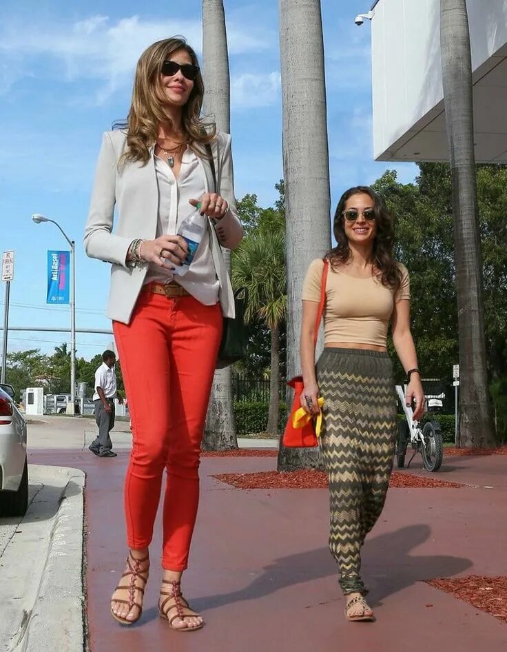 Крупные высокие женщины фото Pin by BzNsLady on Tall Women Tall women, Tall people, Tall girl