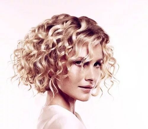 Крупные завивки н короткие волосы фото Short curly bob hairstyles Medium curly hair styles, Curly hair styles, Thick ha