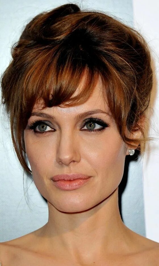 Крупный нос прическа для женщины news Marie Claire UK Angelina jolie hair, Hairstyles with bangs, Hair styles