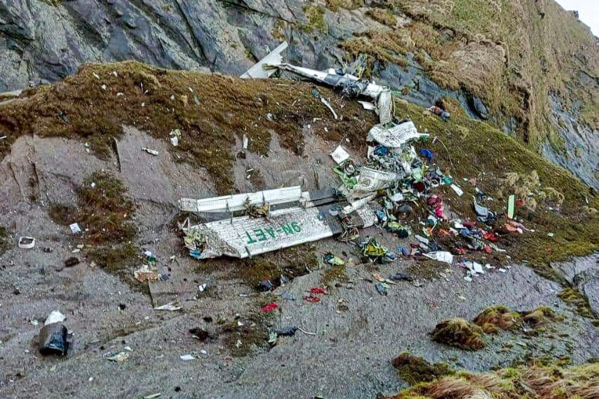Крушение самолета фото Nepal, World’s Most Dangerous Place for Flying Averages One Disaster a Year - Bl