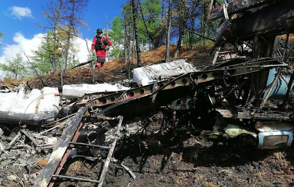 Крушение самолета фото Тела двух погибших нашли на месте крушения пропавшего 21 июня в Якутии Ан-2 - ТА