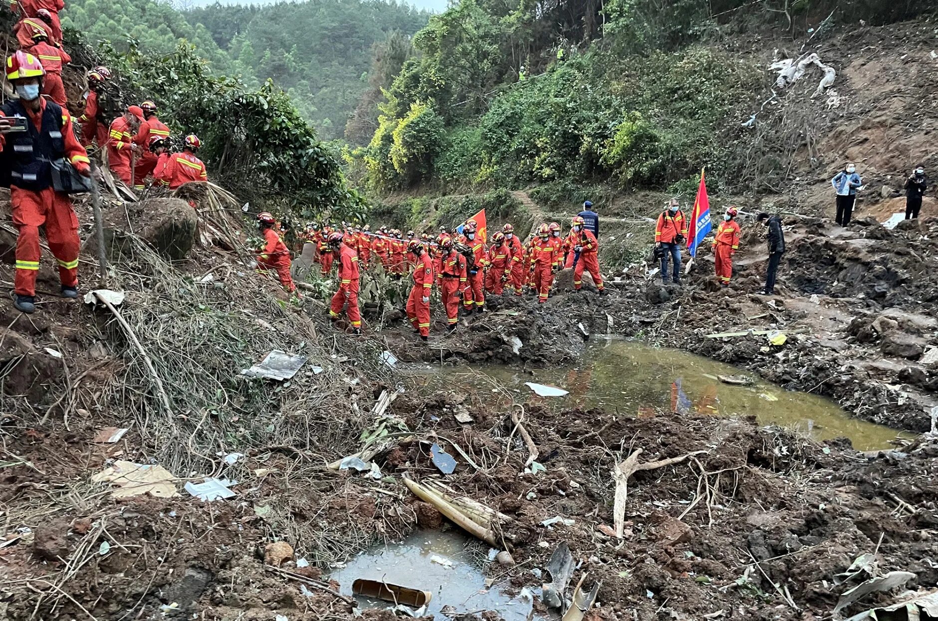 Крушение самолета фото China Eastern Crash News: Have They Found the Black Boxes? What’s the Plane Age?