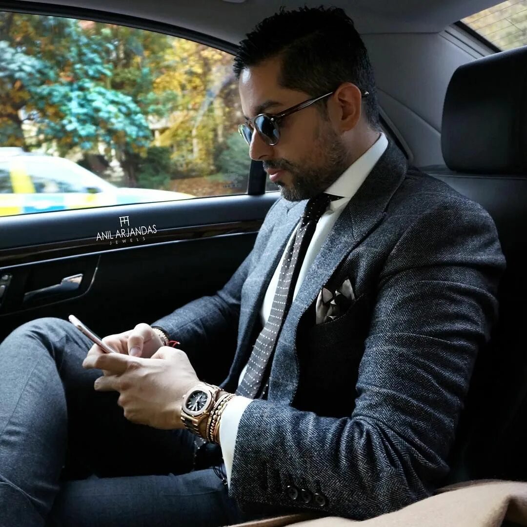 Крутая жизнь мужчины фото Anil Arjandas on Instagram: "Between meetings " Mens attire, Mens fashion, Luxur