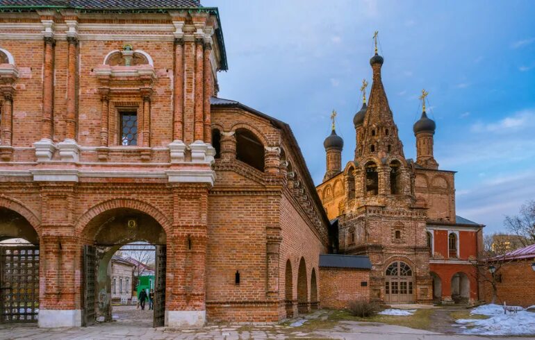 Крутицкое патриаршее подворье крутицкая ул 8 фото Крутицкое подворье в Москве: адрес, режим работы, как добраться, история и фото 